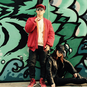 美女被怪物强行侵犯3d
