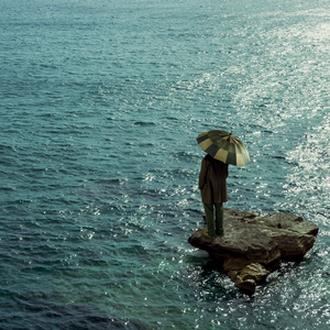 美女被怪物强行侵犯3d
